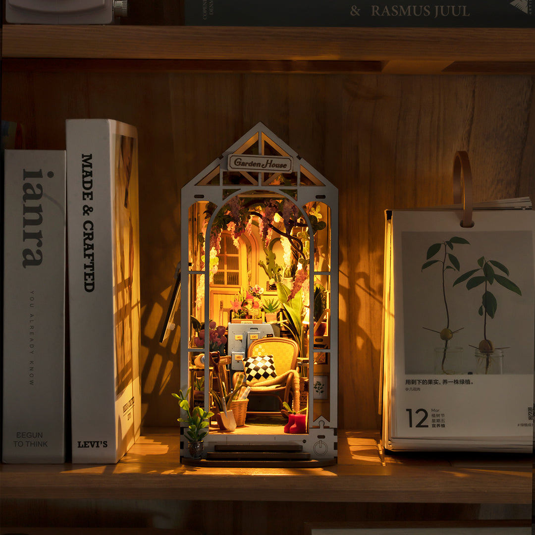 Rolife Holiday Garden House DIY Book Nook Shelf Insert TGB06 [PRE