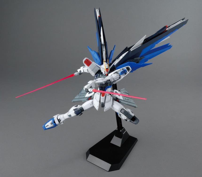 GUNDAM - MG 1/100 Freedom Gundam Ver.2.0