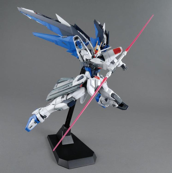 GUNDAM - MG 1/100 Freedom Gundam Ver.2.0