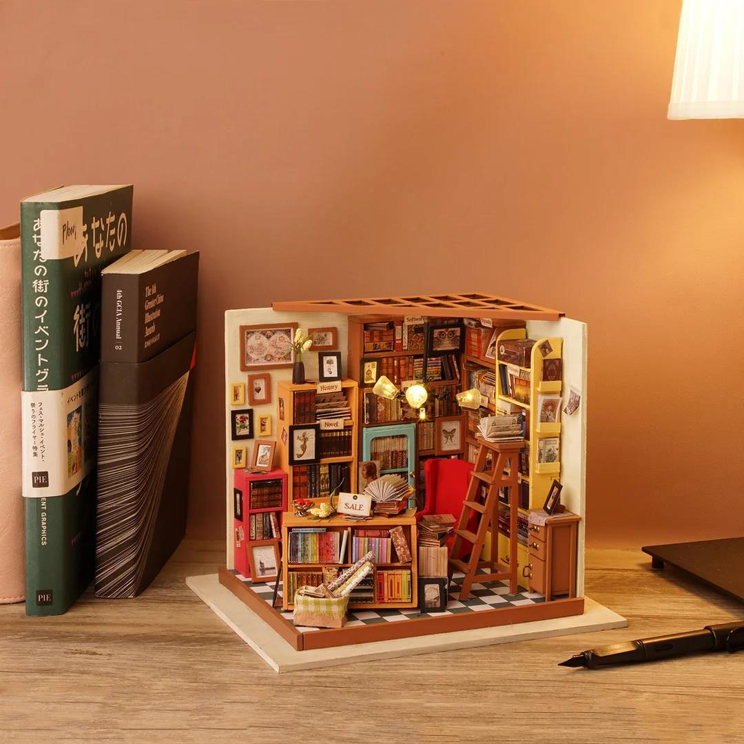 Rolife Sam's Study Library DIY Miniature House Kit DG102