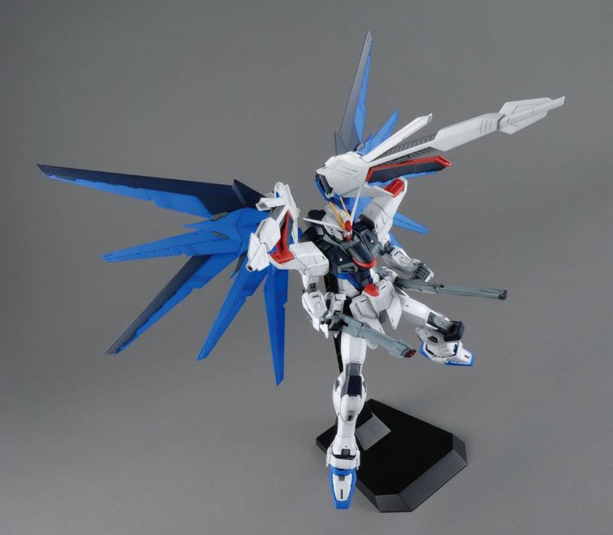 GUNDAM - MG 1/100 Freedom Gundam Ver.2.0